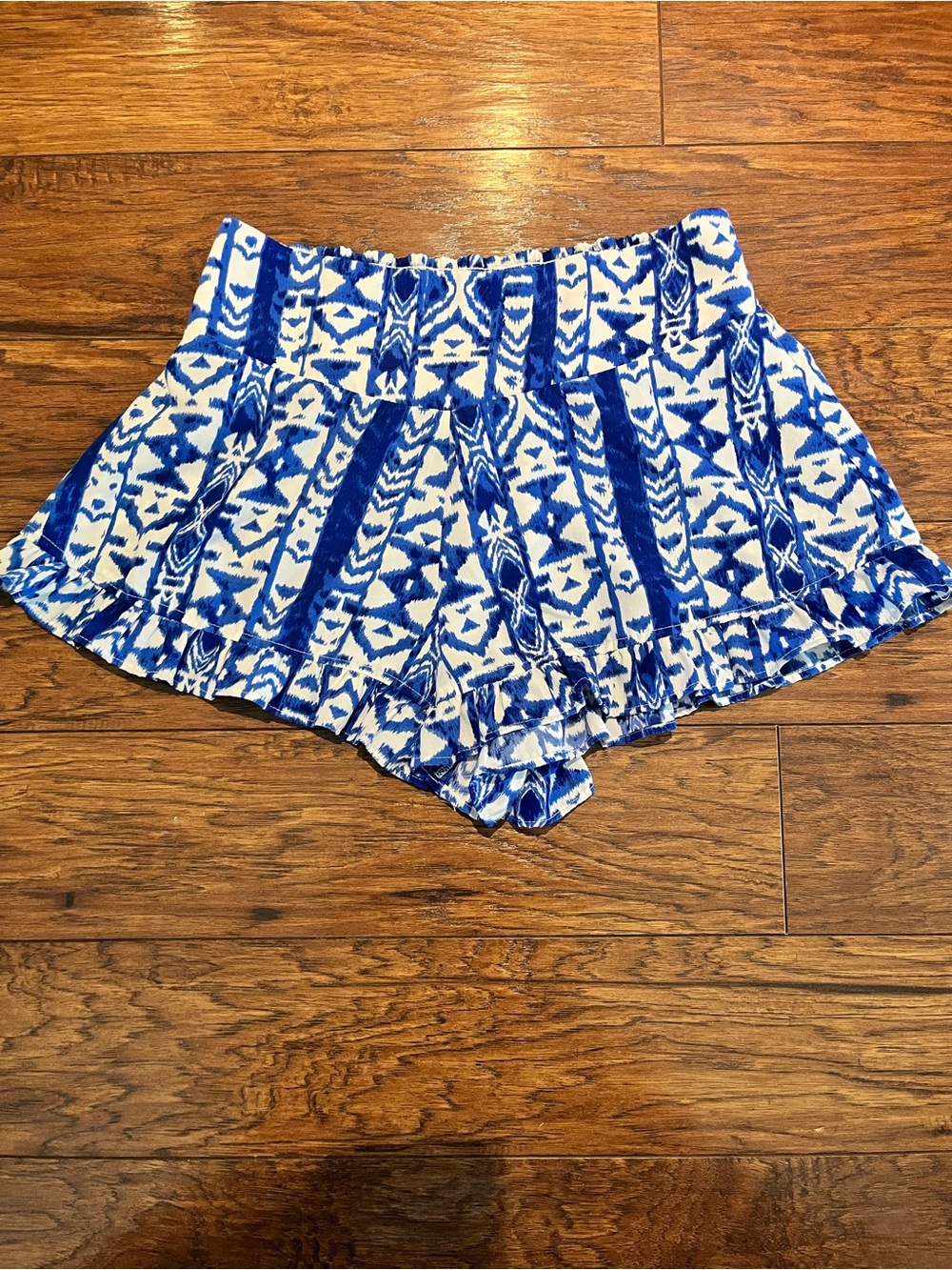 Blue Patterned Ruffle Hem Shorts size large - Picture 2 of 4